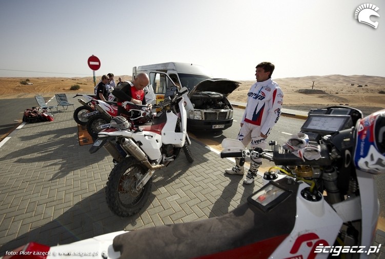motocykle punkt serwisowy Abu Dhabi Desert Challenge 2011