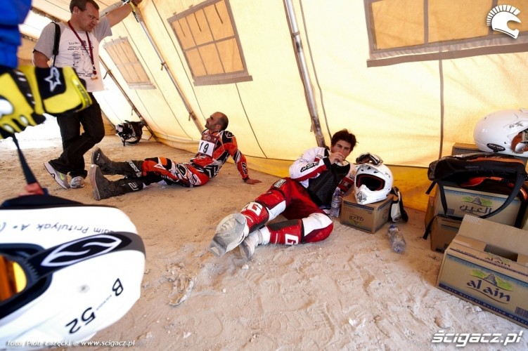 w namiocie Abu Dhabi Desert Challenge 2011