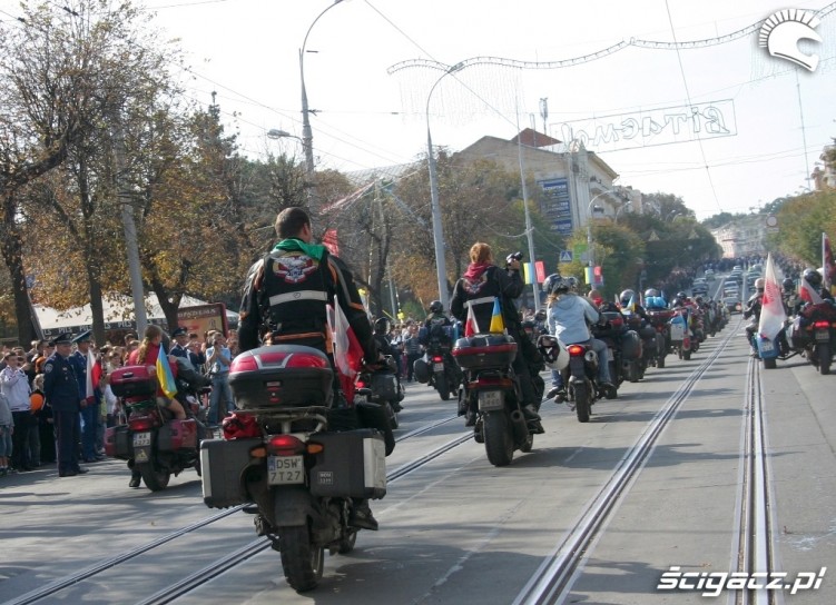 Rajd Katynski 2010 motocykle w Winnicy