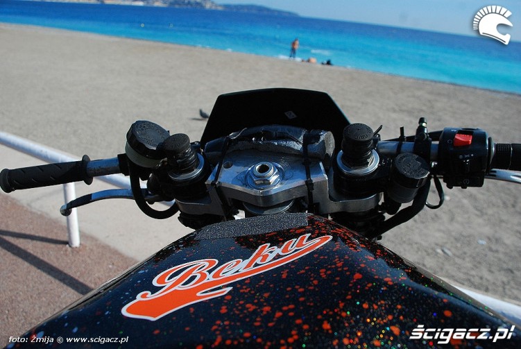 Motocykl na plazy