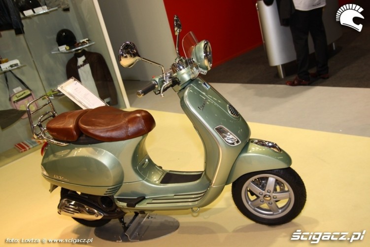 Klasyczna Vespa Skutery Intermot 2011