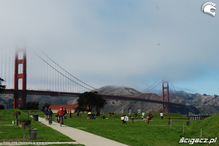 most Golden Gate w chmurach