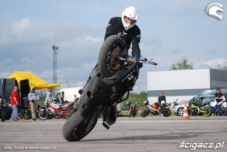 Ekstremalna jazda motocyklem Lukasz Belz