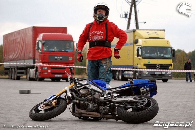 Kawalek psuje motocykl