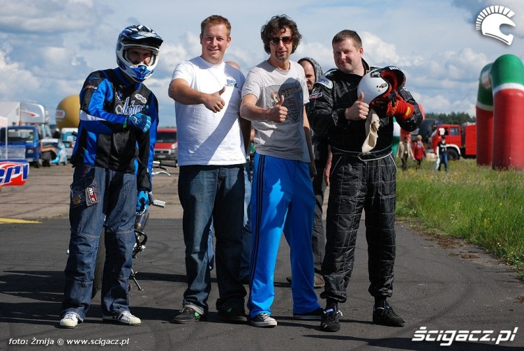 Szymon Majewski ekipa auto moto przed pokazem Modlin