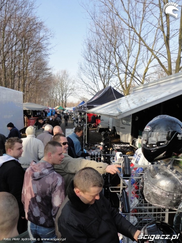 ludnosc warszawski bazar motocyklowy - 13 marca poczatek sezonu