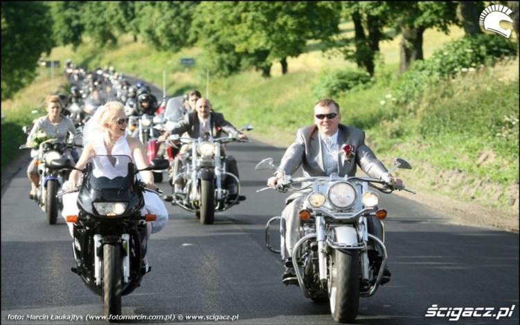 parada 150 motocykli slub Zaneta i Marcin