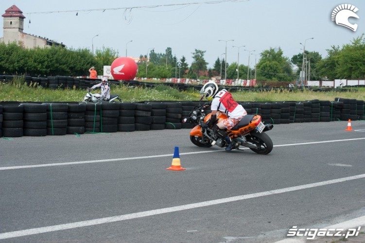 pomaranczowe moto Honda Gymkhana Radom 2012