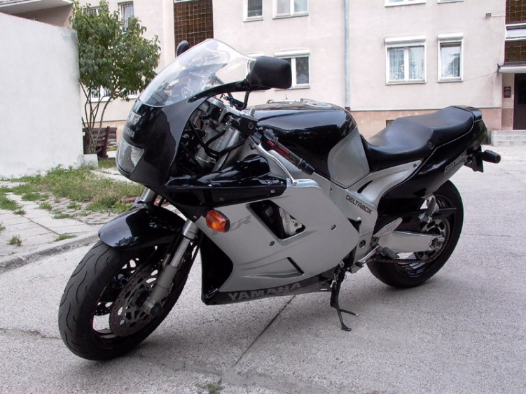 fzr2 04