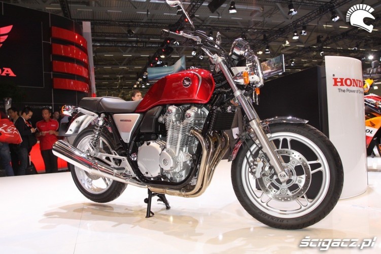 Honda CB1100 2013 czerowna