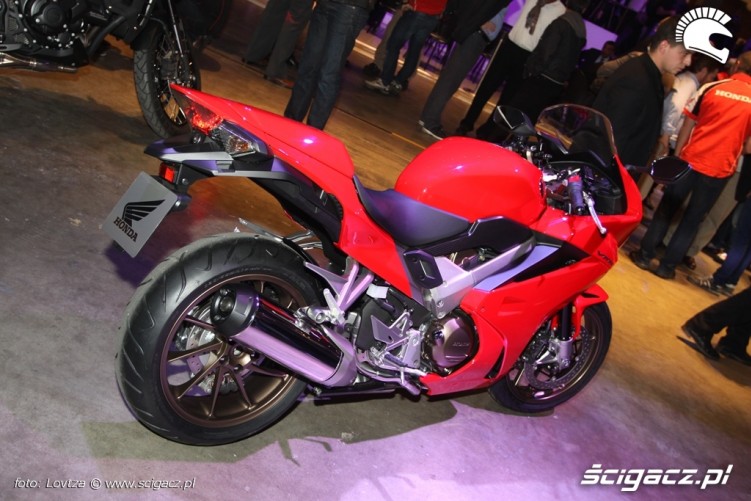 Nowa Honda VFR800 2014