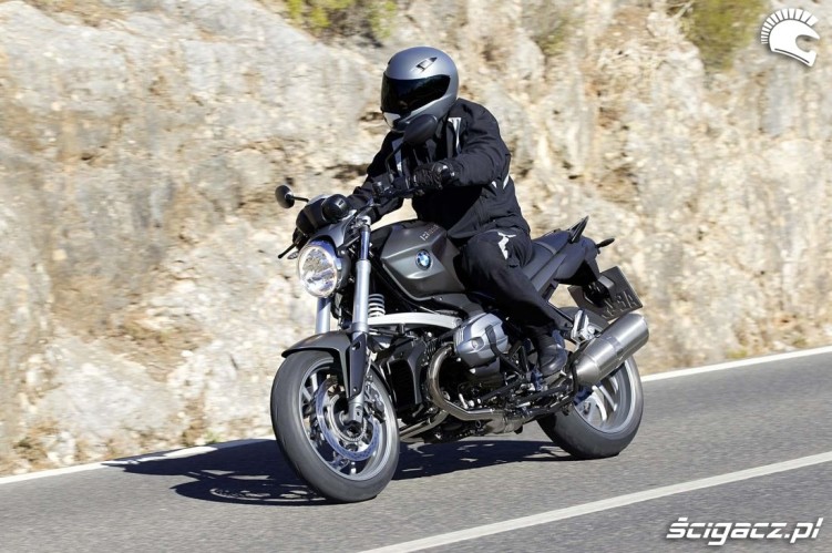 2011-bmw-r1200r-62