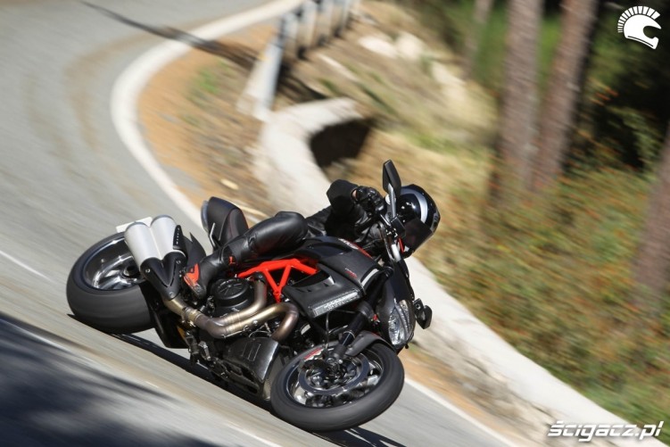 atak na winkle ducati diavel