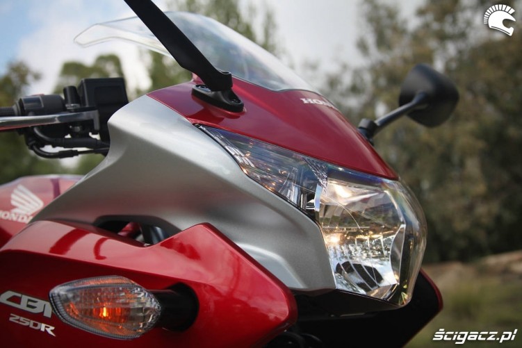 przednia lampa Honda CBR250R