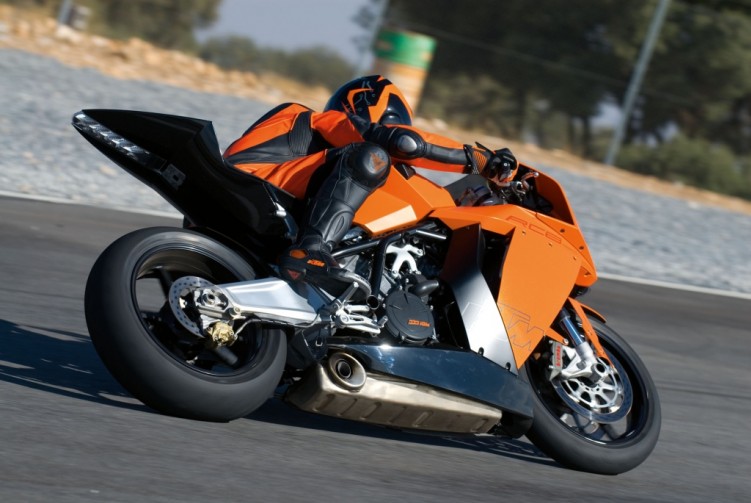 RC8 akcja tyl