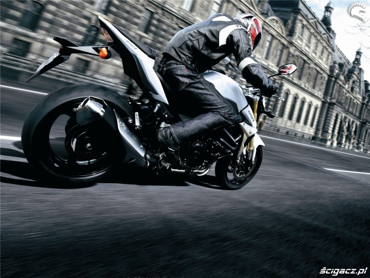 terror ulicy Suzuki GSR750