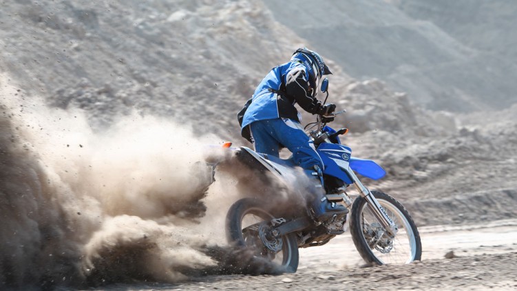 2008-WR250R-action-11 tcm65-208405