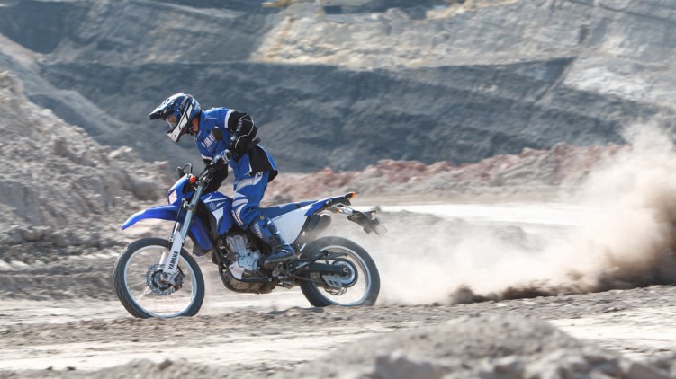 2008-WR250R-action-13 tcm65-209563