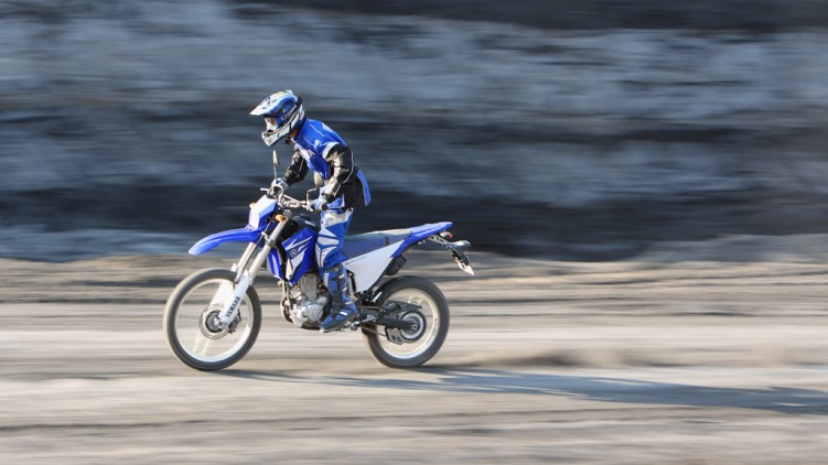 2008-WR250R-action-14 tcm65-209569