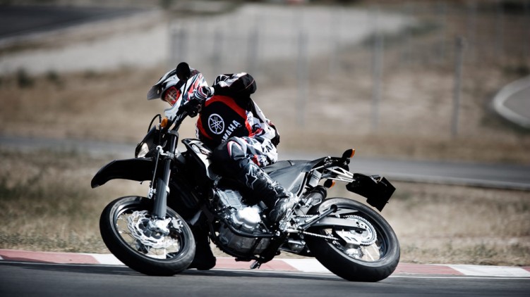 2008-WR250X-action-02 tcm65-208549