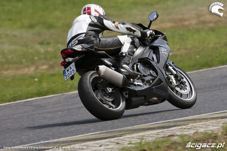 tyl motocykla gsxr600 2011 suzuki tor panonniaring test 01