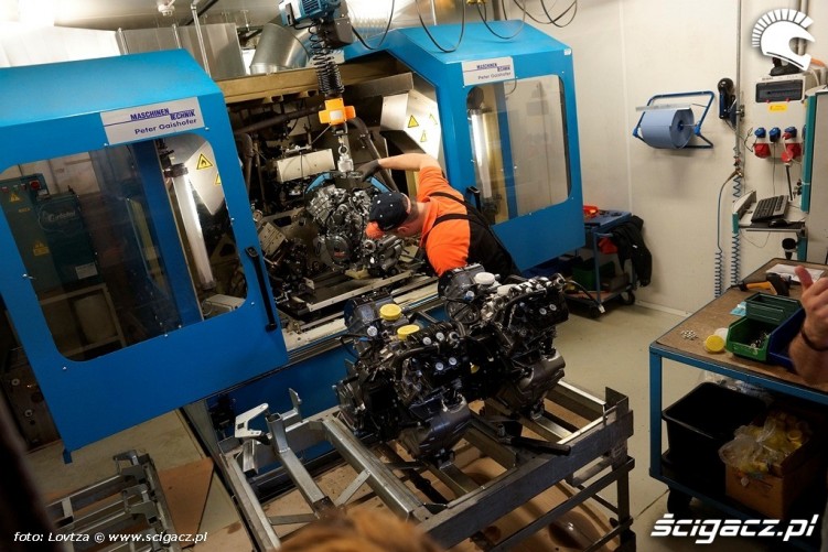 hamowanie silnikow Fabryka KTM