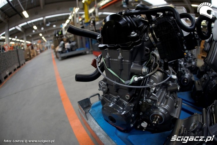 instalacja silnika KTM Factory Tour 2013