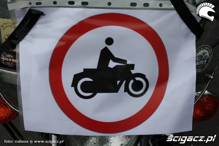 Zakaz wjazdu motocykli Rzeszow znak B4