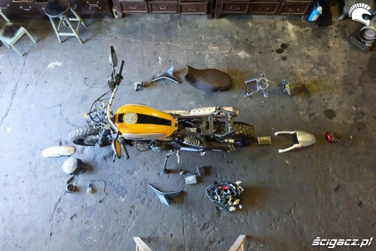Rozebrany Ducati Scrambler Custom Rumble