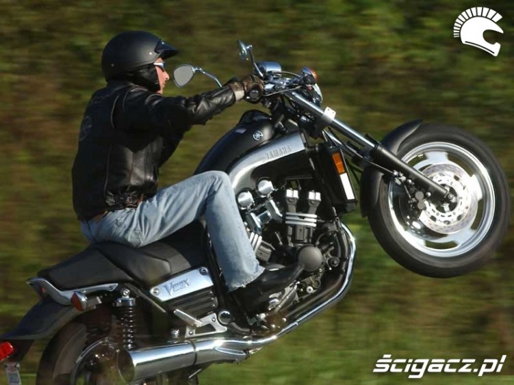 Yamaha-vmax-1