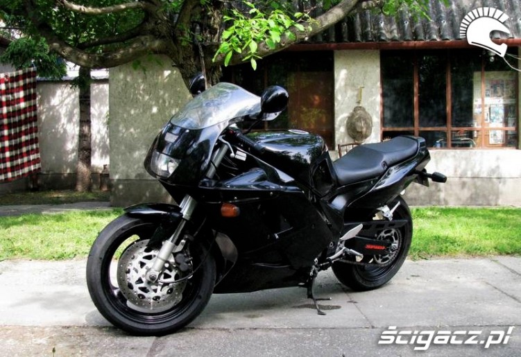 Yamaha FZR1000 czarna