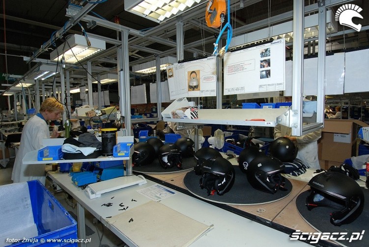 Produkcja kaskow motocyklowych fabryka Magdeburg