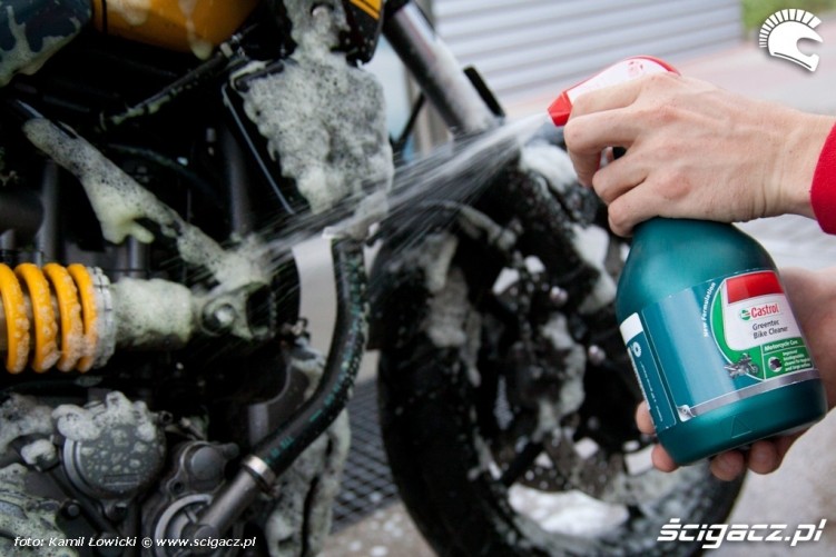 1 Mycie motocykla specjalistycznym preparatem