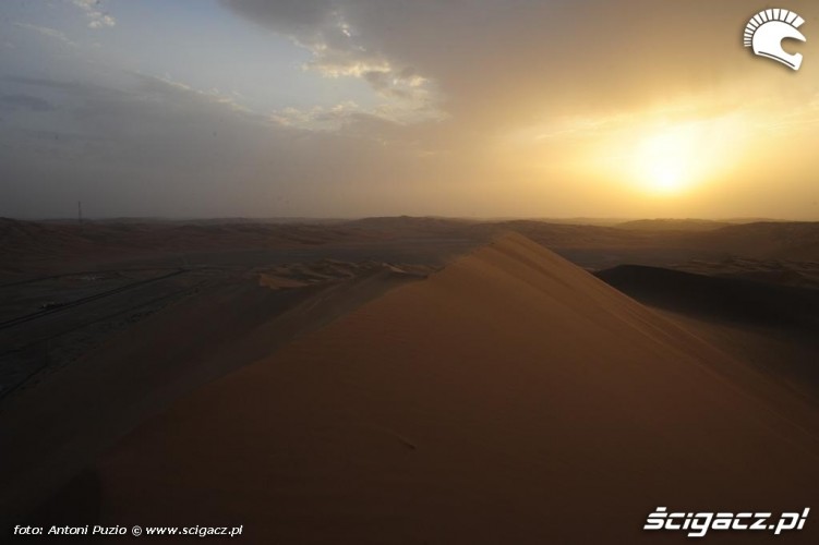 Krajobraz pustynny Abu Dhabi desert challenge