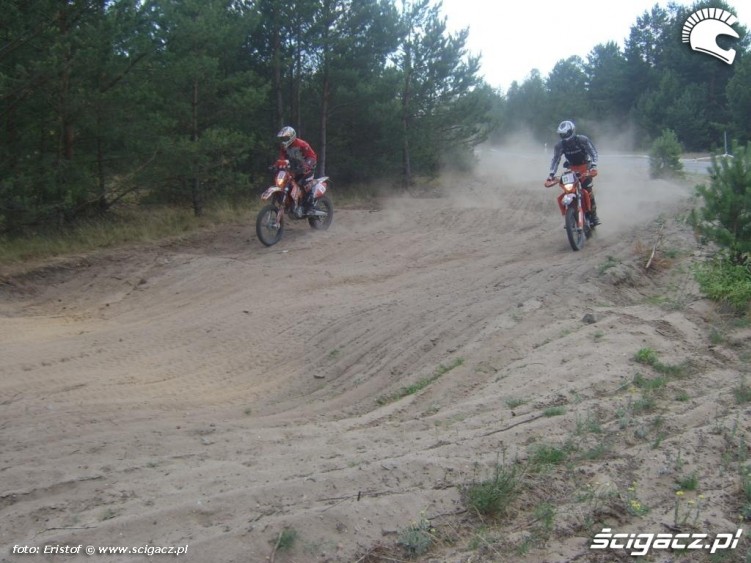 piach kurz zawodnicy motocykle