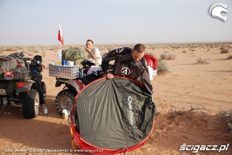 rozbijanie obozu Libia Quad Adventure