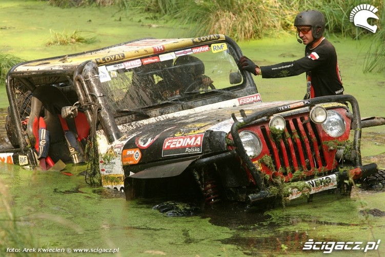 Transgothica Maraton etap IV wragngler w sadzawce