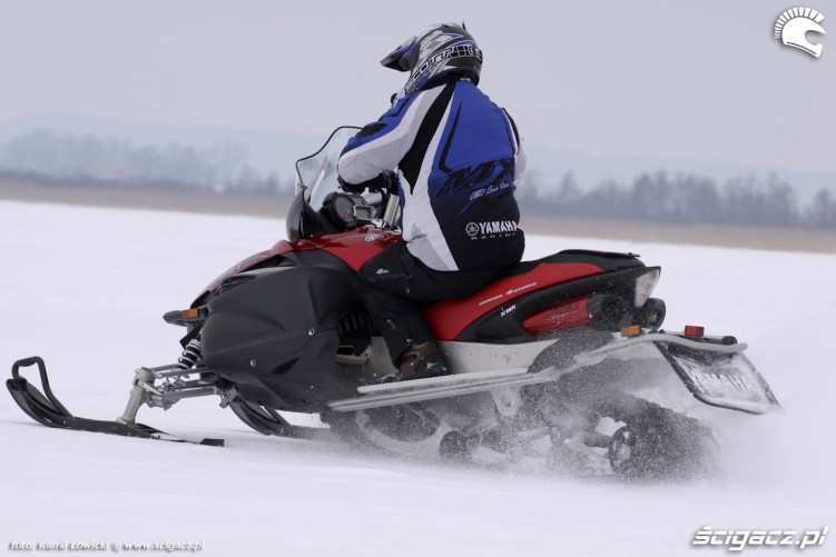 Yamaha Apex jazda na lodzie