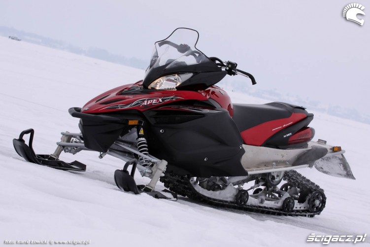 Yamaha Apex na lodzie