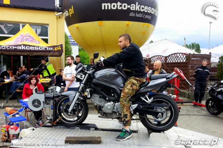 test motocykla na hamowni Niedziele Motocyklowe z Castrol