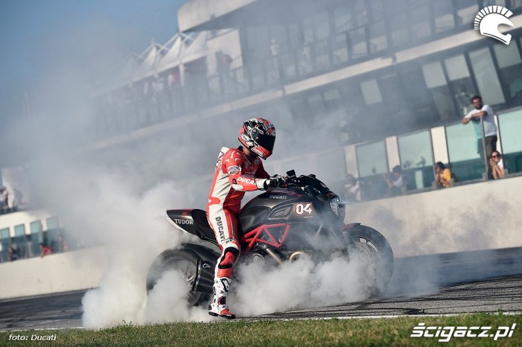 Palenie gumy w Ducati Diavel