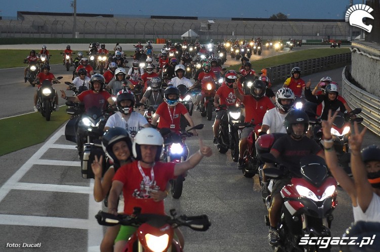 Parada motocyklowa Ducati