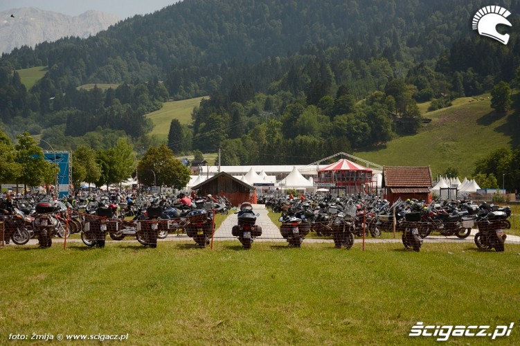 Motocyklowy parking na Garmisch
