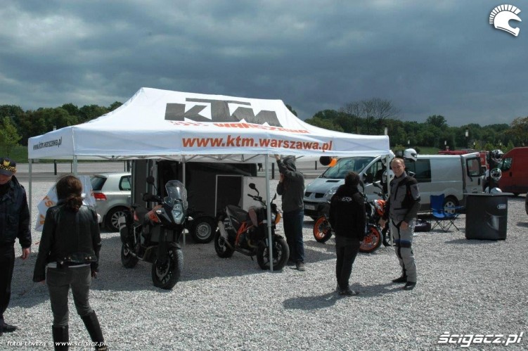 KTM Piknik motocyklowy na bloniach Narodowego