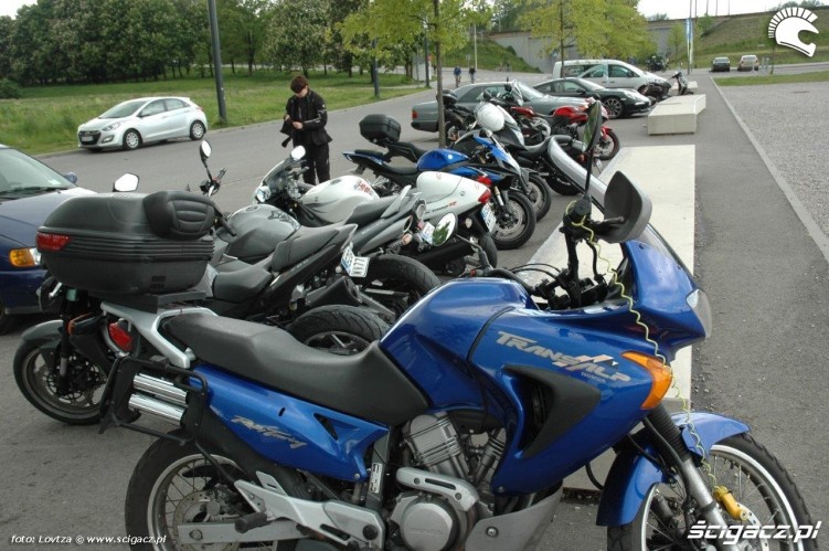 Motocykle Piknik motocyklowy na bloniach Narodowego