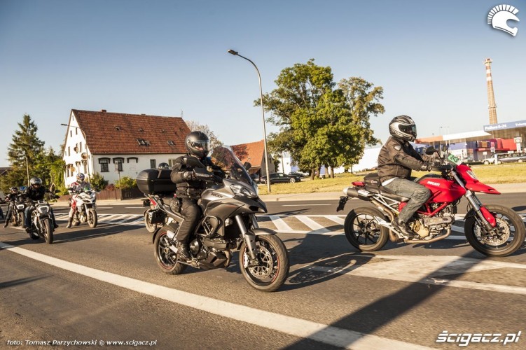 Na drodze Ducati Multi Tour 2016 szosa