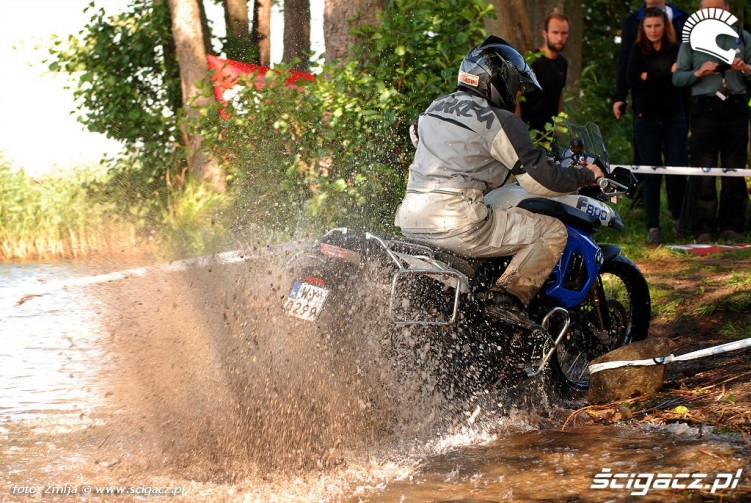 Mirek jazda po blocie