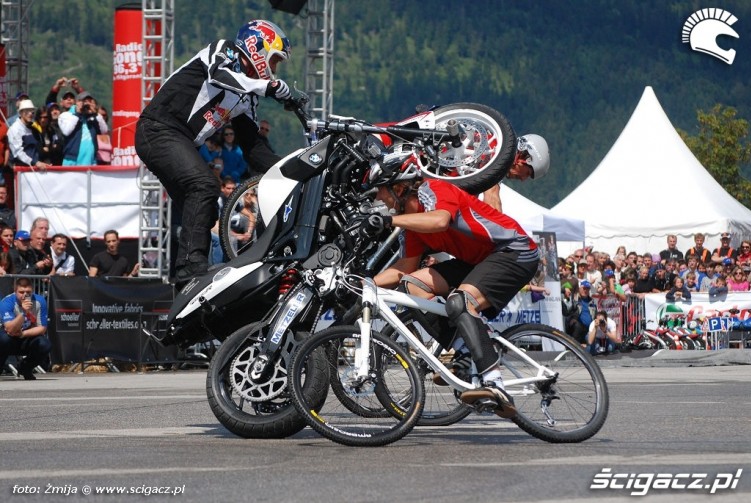 Trial rowerowy i stunt motocyklowy