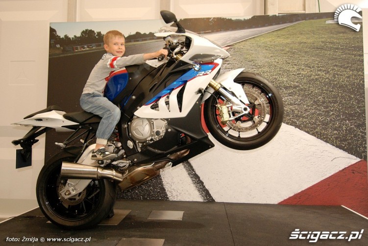Dziecko na BMW S1000RR