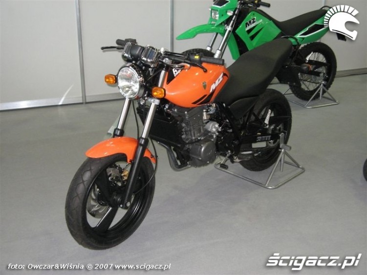motocykl green orange